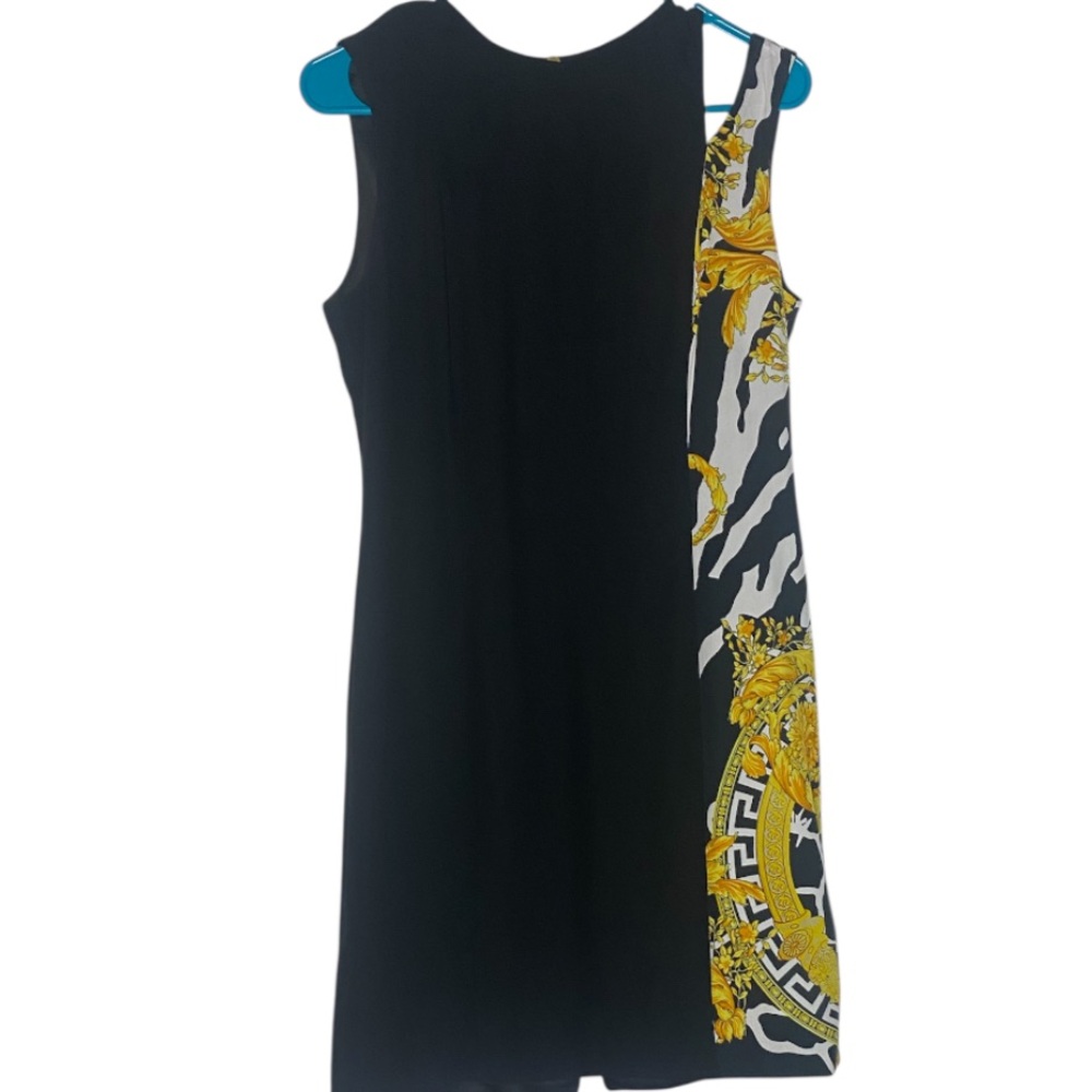 Versace Dress with Gold Medusa
Zipper.(NO TAGS NAME) 💯 authentic - Picture 4 of 11